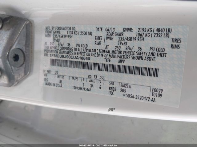 1FMCU9J90EUA18660 Ford Escape Titanium