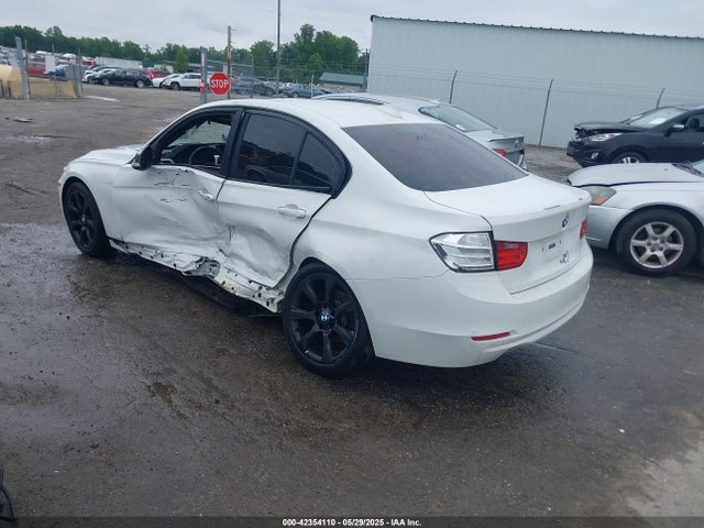 BMW 320i 2014 WBA3C3G58ENS70267 Image 3