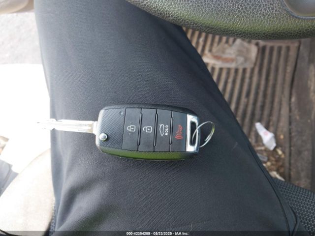 3KPFK4A70HE025135 KIA FORTE LX