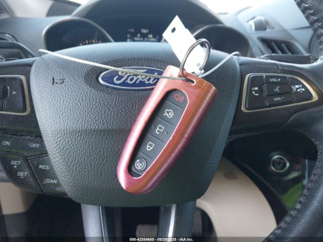 1FMCU0JD6HUE69547 Ford Escape Titanium