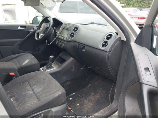 WVGAV7AX6FW505987 Volkswagen TIGUAN S
