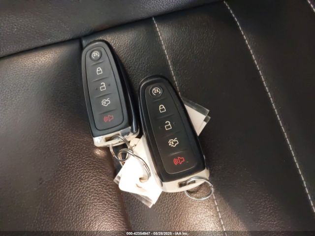 1FMCU0J9XEUA90770 Ford Escape Titanium
