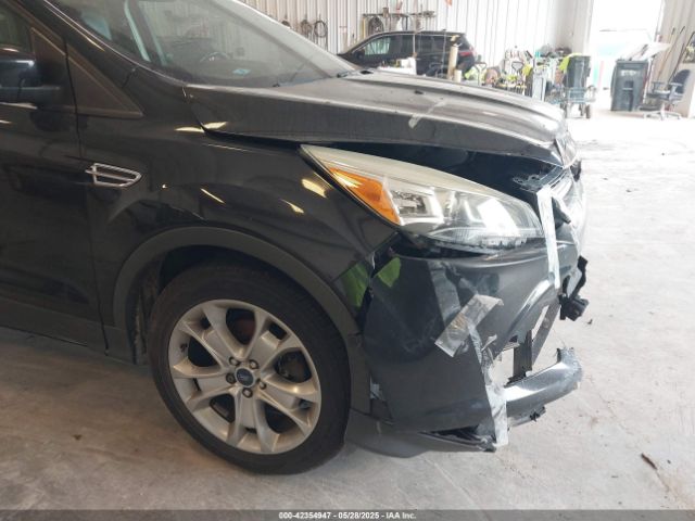 1FMCU0J9XEUA90770 Ford Escape Titanium