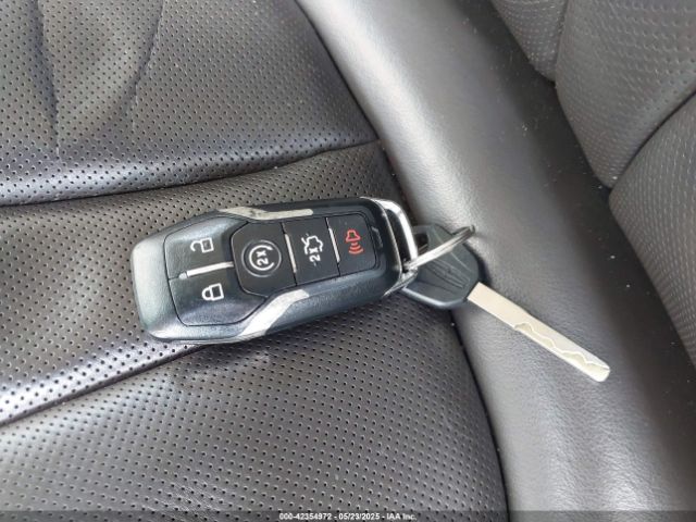 5LMCJ3D9XGUJ21781 Lincoln Mkc Reserve