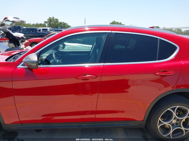 ZASFAKAN8J7B64173 Alfa Romeo Stelvio Awd
