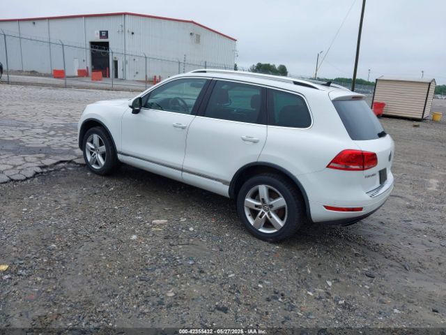 2012 VOLKSWAGEN TOUAREG WVGEF9BP0CD006506 Photo 2