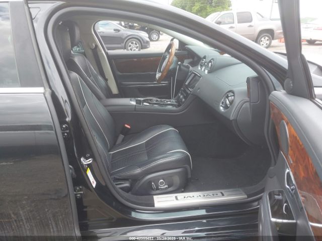 2019 JAGUAR XJ SAJWA1C74K8W22094 Photo 4