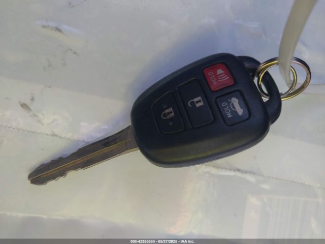 5YFBURHEXHP571448 Toyota COROLLA LE