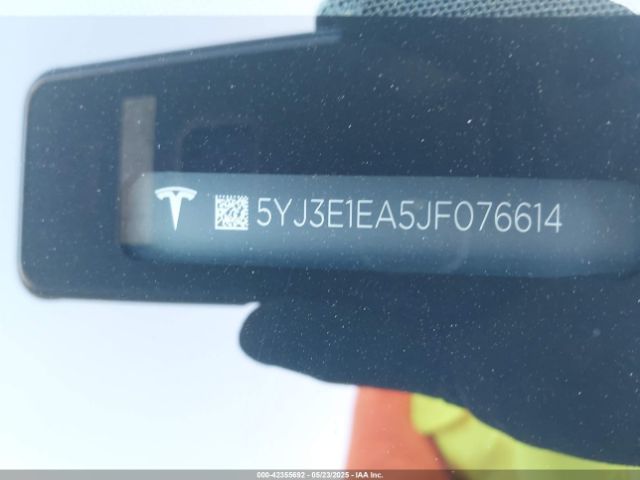 2018 TESLA MODEL 3 5YJ3E1EA5JF076614 Photo 8