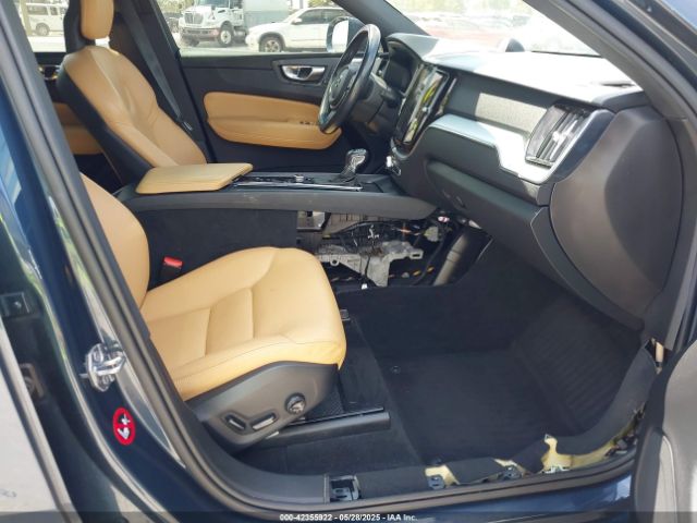 2018 VOLVO XC60 YV4A22RK1J1084885 Photo 4