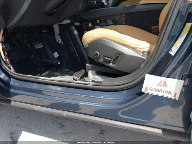 2018 VOLVO XC60 YV4A22RK1J1084885 Photo 5