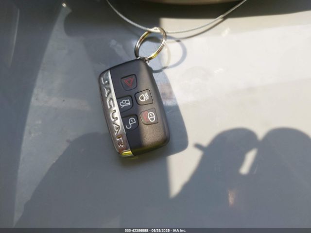 SAJAD4BV8HA974695 Jaguar Xe 35t Premium