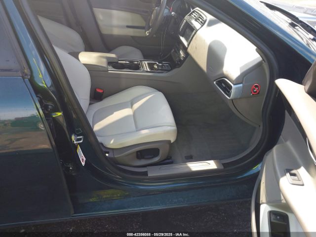 SAJAD4BV8HA974695 Jaguar Xe 35t Premium