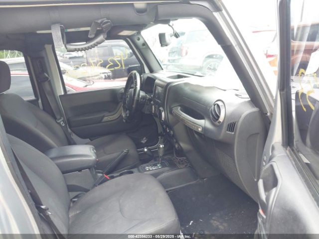 1C4BJWDG4GL129299 Jeep Wrangler Unlimited Sport