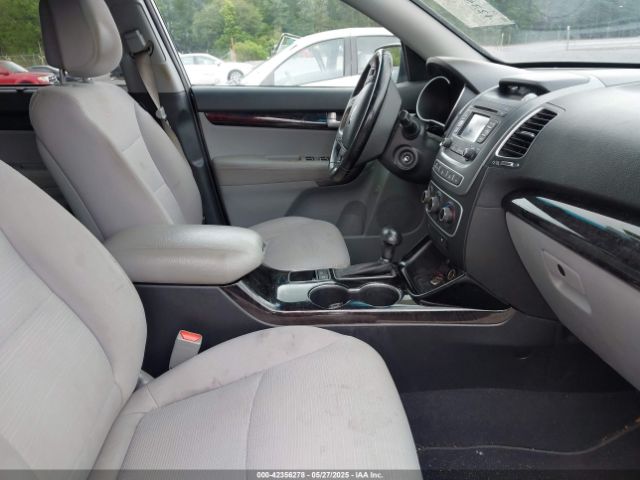 5XYKTCA67FG603017 KIA SORENTO LX