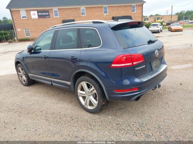 2014 VOLKSWAGEN TOUAREG WVGDF9BP8ED015095 Photo 2