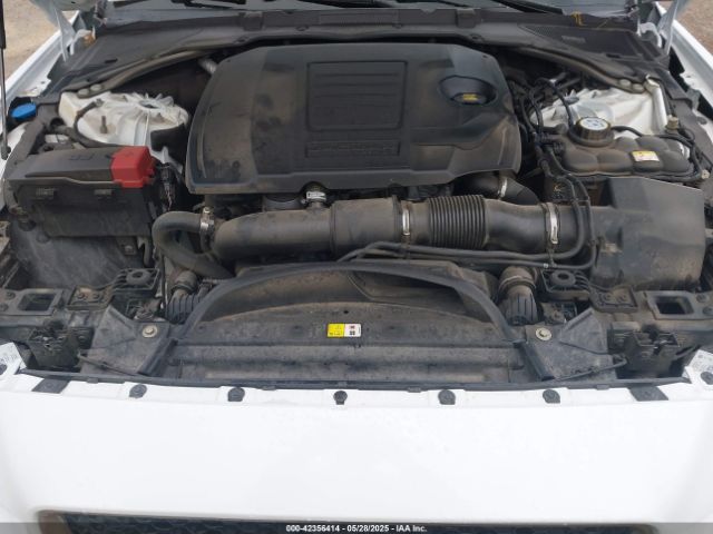 2019 JAGUAR XE SAJAR4FX5KCP52589 Photo 9