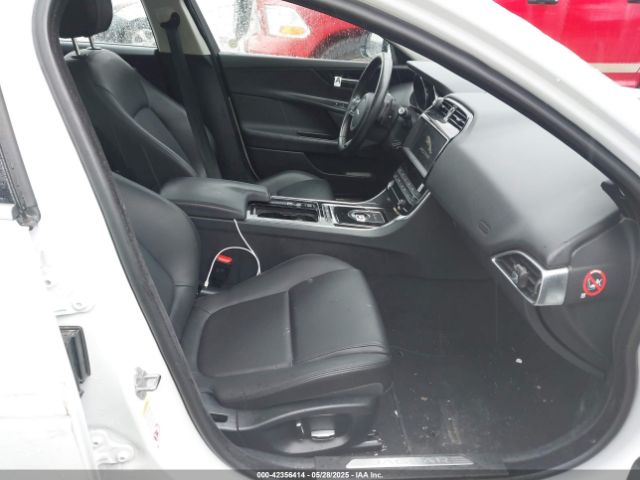 2019 JAGUAR XE SAJAR4FX5KCP52589 Photo 4