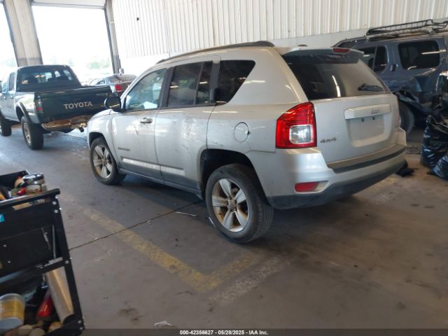 2011 JEEP COMPASS 1J4NF1FBXBD210713 Photo 2