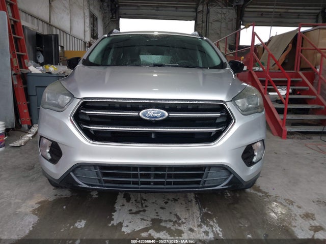 1FMCU0GDXHUC18120 Ford ESCAPE SE