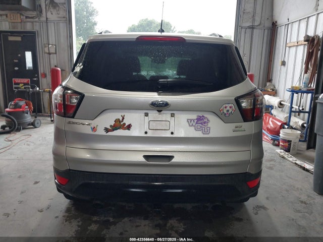 1FMCU0GDXHUC18120 Ford ESCAPE SE