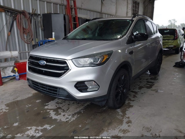 1FMCU0GDXHUC18120 Ford ESCAPE SE