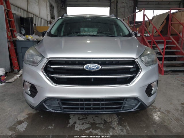 1FMCU0GDXHUC18120 Ford ESCAPE SE