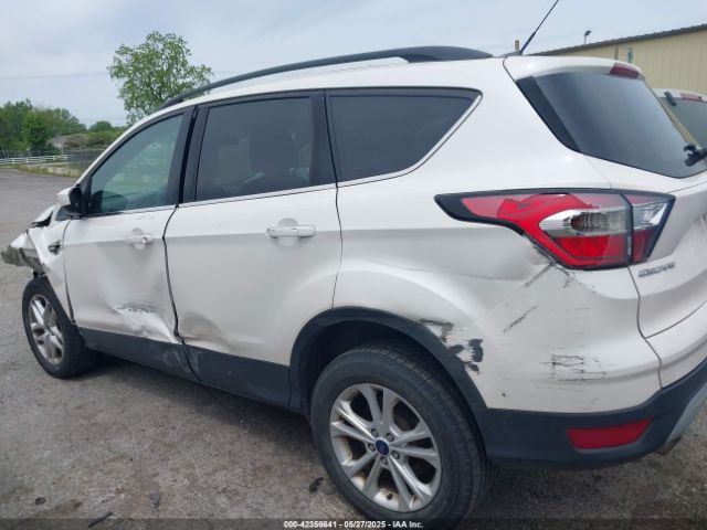 1FMCU9G99HUE31303 Ford ESCAPE SE