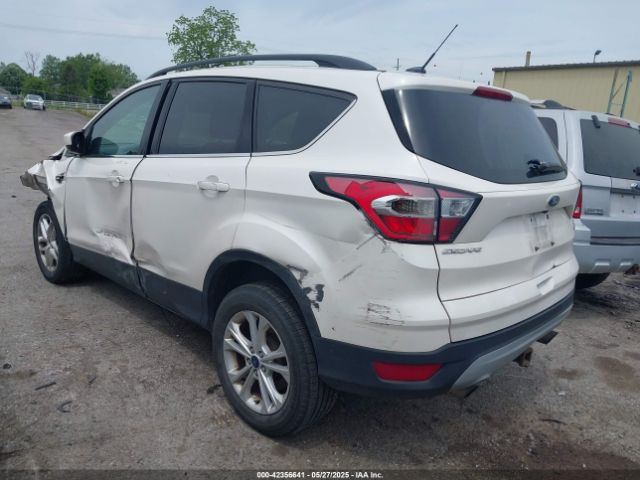 1FMCU9G99HUE31303 Ford ESCAPE SE
