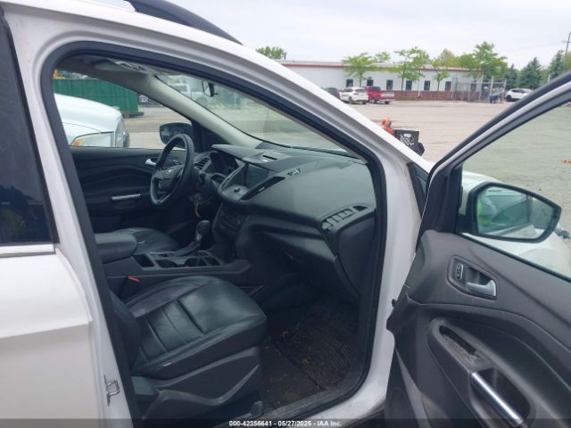 1FMCU9G99HUE31303 Ford ESCAPE SE
