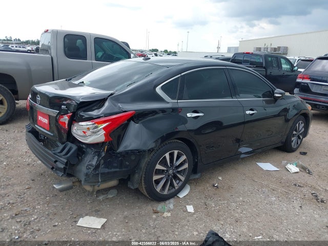 1N4AL3AP7HC194647 Nissan 2017