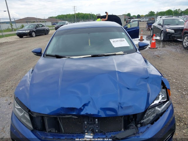 1VWDT7A37HC031019 Volkswagen 1.8 tsi