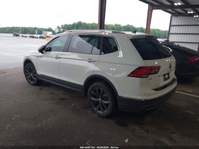 2022 VOLKSWAGEN TIGUAN 3VV3B7AX3NM169835 Photo 2