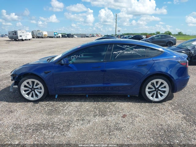 5YJ3E1EB1NF251505 Tesla 2022