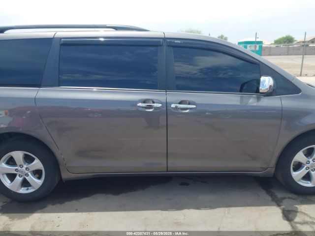 5TDKZ3DC0HS842138 Toyota Sienna Le 8 Passenger