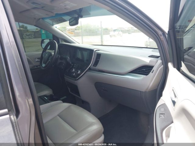 5TDKZ3DC0HS842138 Toyota Sienna Le 8 Passenger