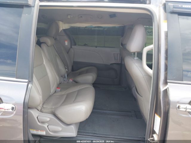 5TDKZ3DC0HS842138 Toyota Sienna Le 8 Passenger