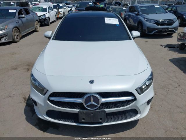 W1K3G4EB9LW044113 Mercedes-Benz m260