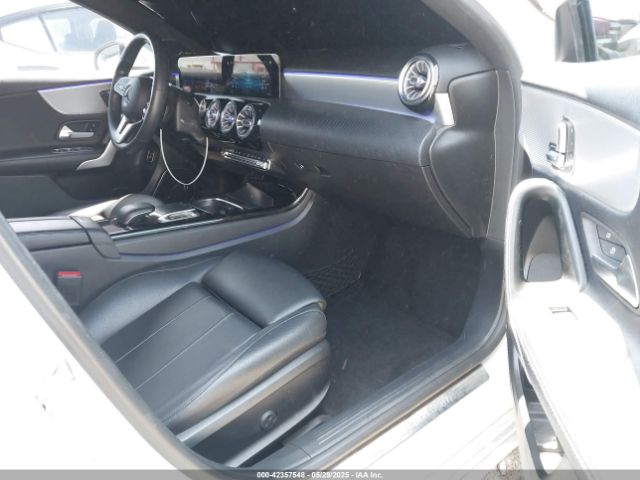 W1K3G4EB9LW044113 Mercedes-Benz m260
