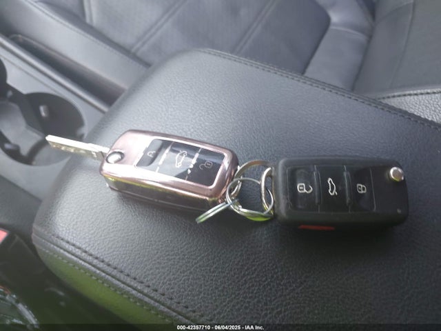 1VWDT7A3XHC078545 Volkswagen 1.8 tsi