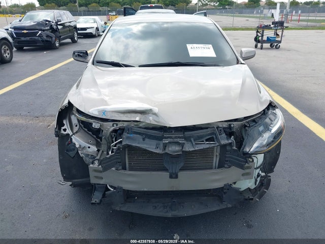 1G1ZD5ST0NF169397 Chevrolet Malibu Fwd Lt