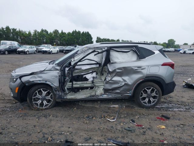 KNDERCAAXM7152773 KIA SELTOS EX