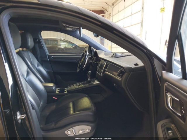 2017 PORSCHE MACAN WP1AG2A56HLB51567 Photo 4