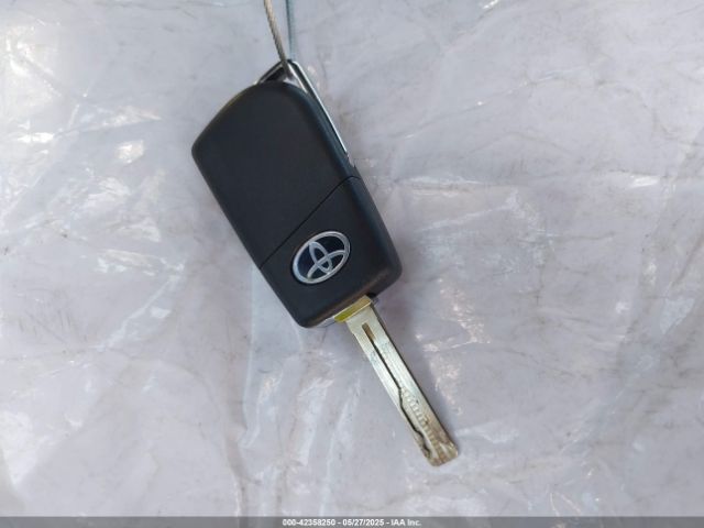 4T1C11AKXNU047824 Toyota CAMRY LE