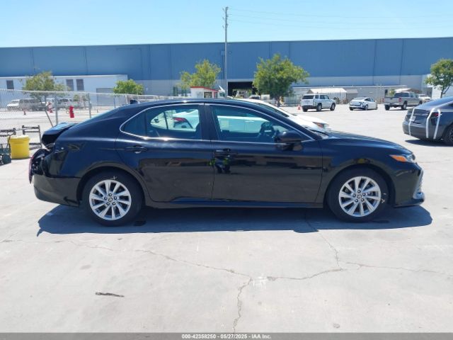 4T1C11AKXNU047824 Toyota CAMRY LE