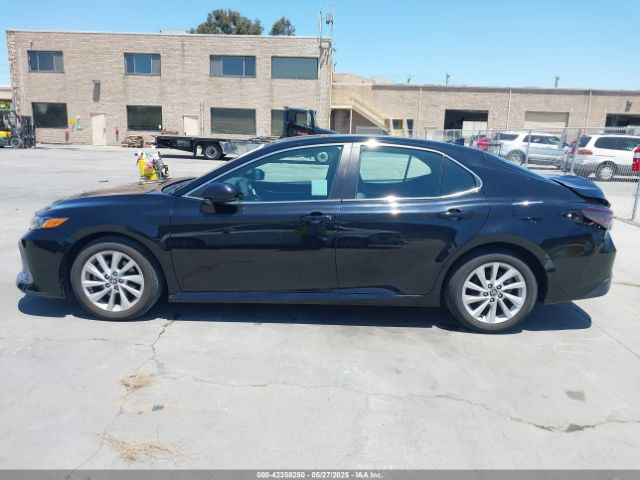 4T1C11AKXNU047824 Toyota CAMRY LE