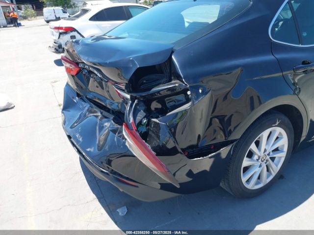4T1C11AKXNU047824 Toyota CAMRY LE