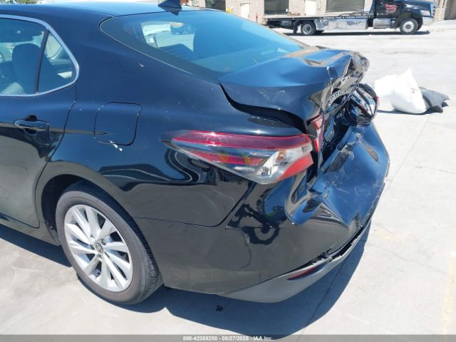 4T1C11AKXNU047824 Toyota CAMRY LE