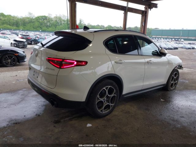 2022 ALFA ROMEO STELVIO ZASPAKAN6N7D42642 Photo 3