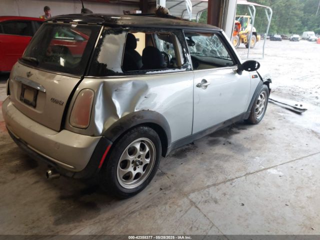 2005 MINI COOPER WMWRC33445TJ65289 Photo 3